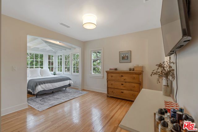 5944 Manola Way, Los Angeles, CA 90068