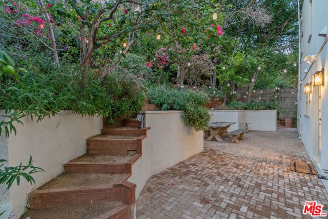 5944 Manola Way, Los Angeles, CA 90068