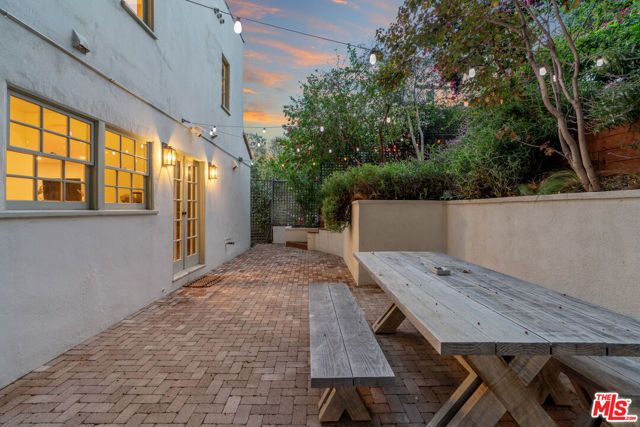 5944 Manola Way, Los Angeles, CA 90068