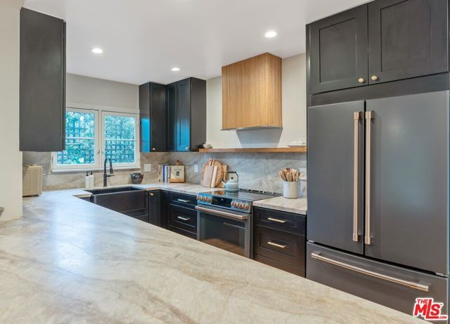 5944 Manola Way, Los Angeles, CA 90068