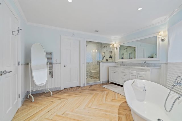 14 Wolfpen Ln, Southborough, MA 01772