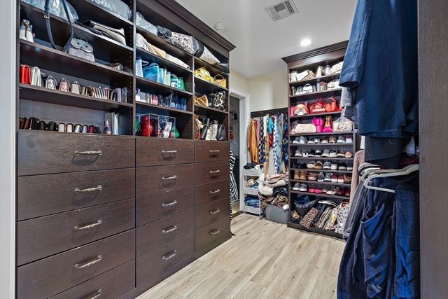 14 Wolfpen Ln, Southborough, MA 01772