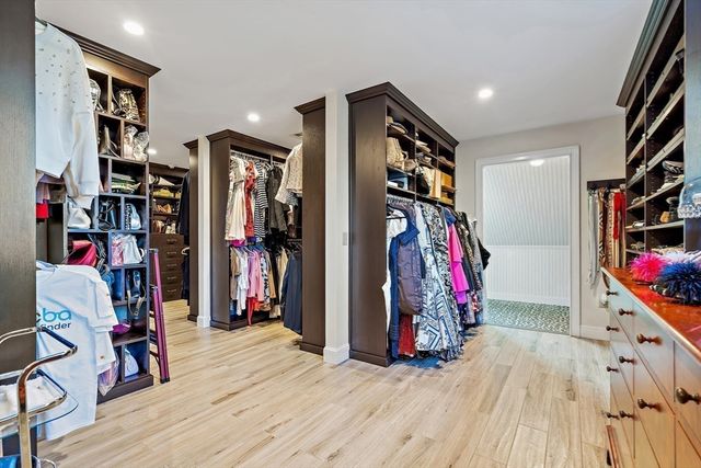 14 Wolfpen Ln, Southborough, MA 01772