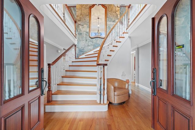 14 Wolfpen Ln, Southborough, MA 01772