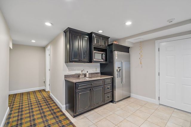 14 Wolfpen Ln, Southborough, MA 01772