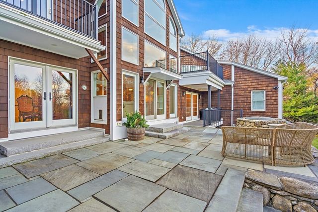 14 Wolfpen Ln, Southborough, MA 01772