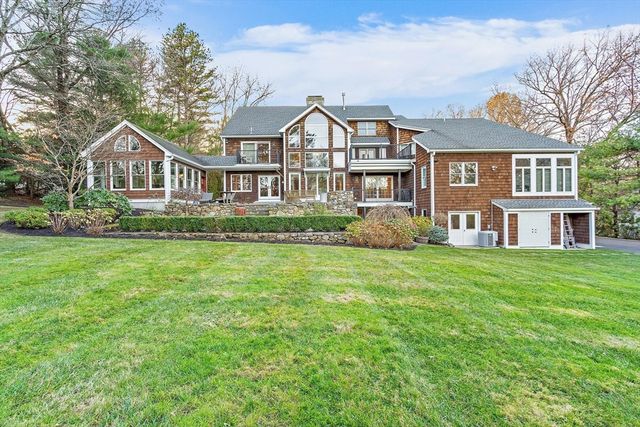 14 Wolfpen Ln, Southborough, MA 01772
