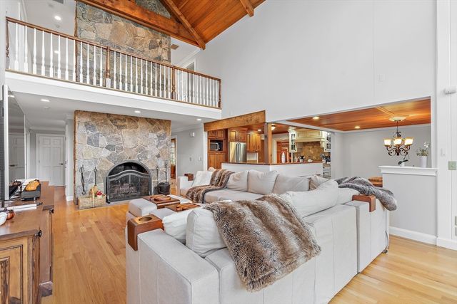 14 Wolfpen Ln, Southborough, MA 01772