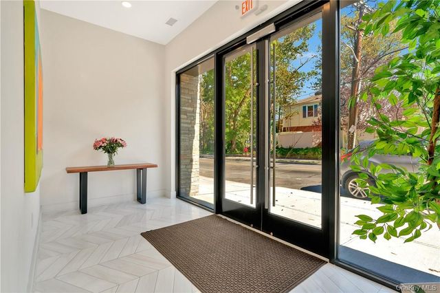 8 Boulevard W 404, Pelham, NY 10803