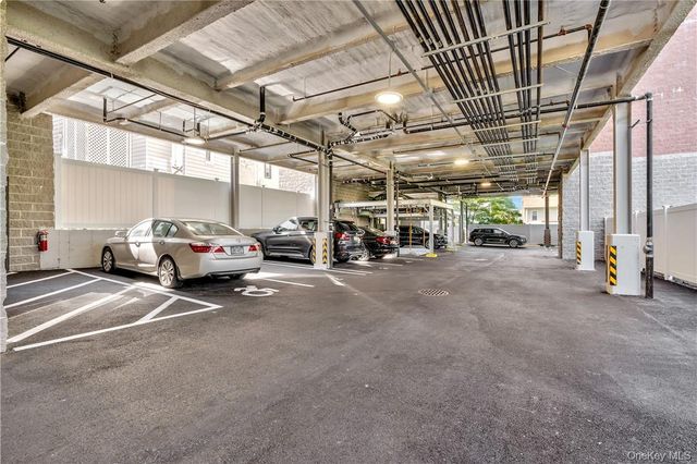 8 Boulevard W 404, Pelham, NY 10803