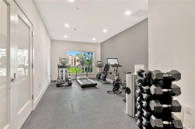8 Boulevard W 404, Pelham, NY 10803