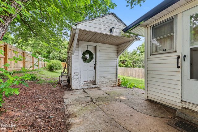 911 Sells Avenue, Johnson City, TN 37604