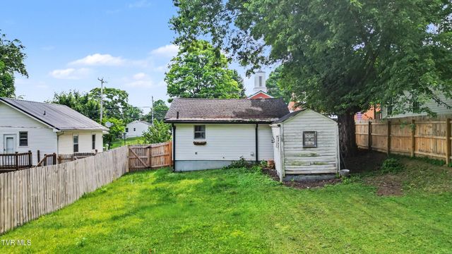 911 Sells Avenue, Johnson City, TN 37604