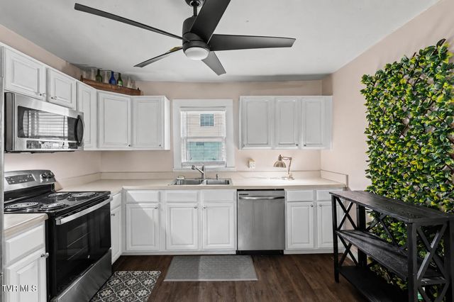 911 Sells Avenue, Johnson City, TN 37604