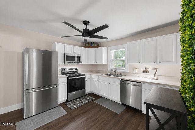 911 Sells Avenue, Johnson City, TN 37604
