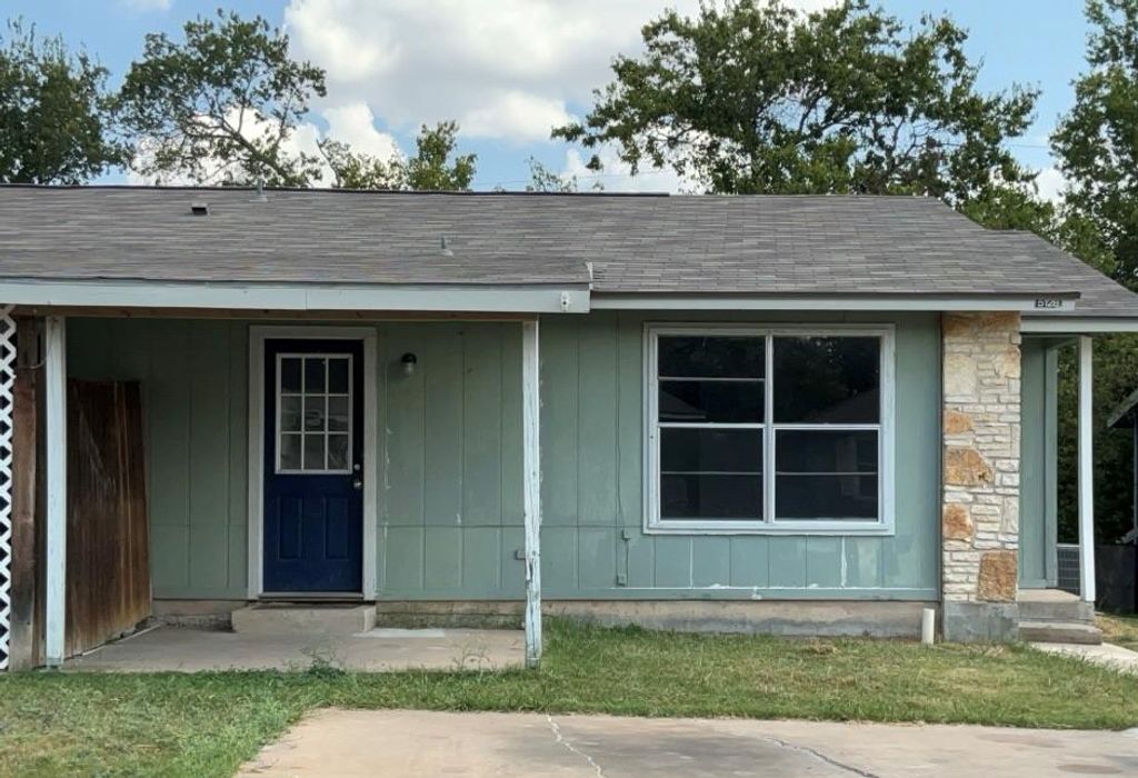 512 Lenora DR B, Taylor, TX 76574