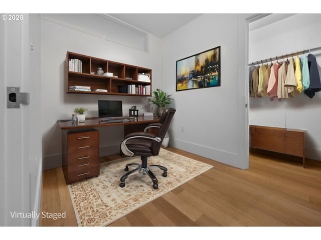 1001 Nw LOVEJOY St TH 802, Portland, OR 97209