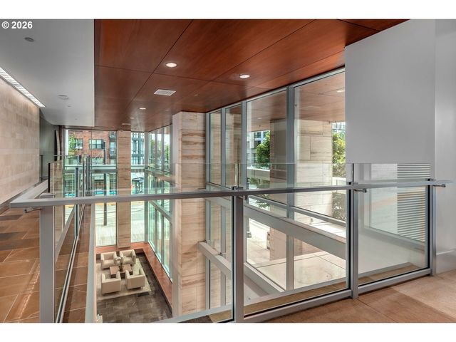 1001 Nw LOVEJOY St TH 802, Portland, OR 97209
