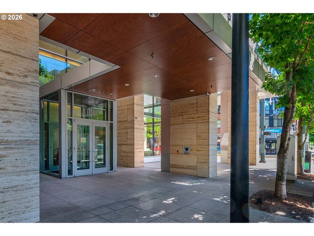 1001 Nw LOVEJOY St TH 802, Portland, OR 97209