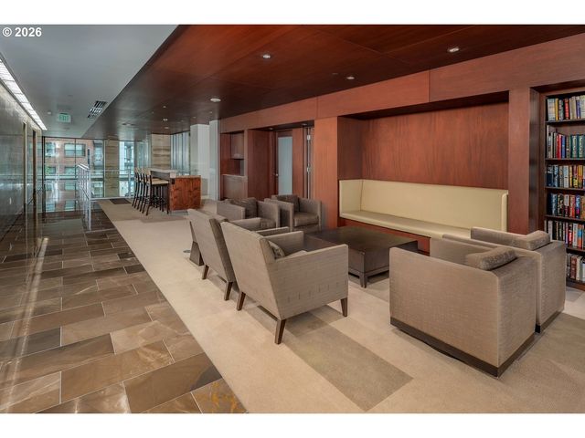 1001 Nw LOVEJOY St TH 802, Portland, OR 97209