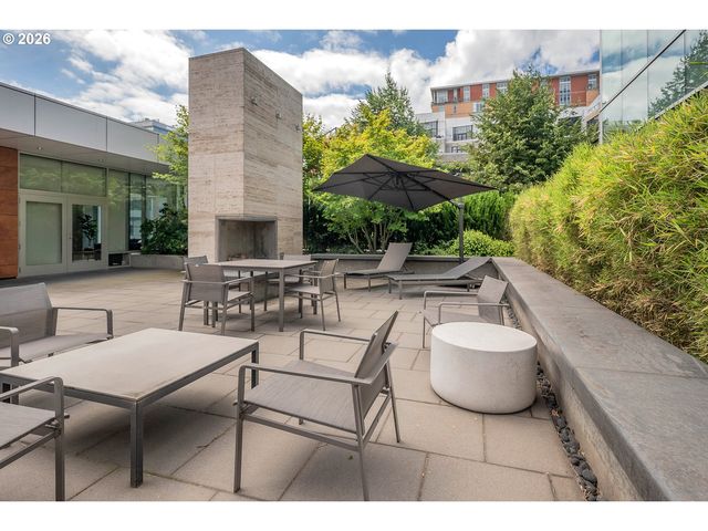 1001 Nw LOVEJOY St TH 802, Portland, OR 97209