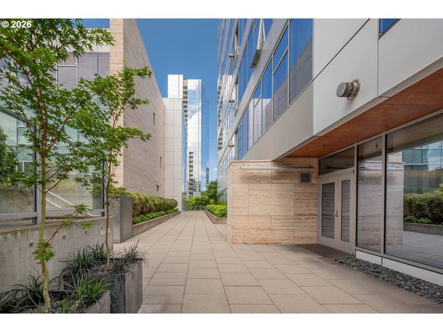 1001 Nw LOVEJOY St TH 802, Portland, OR 97209