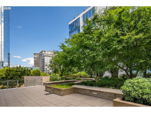 1001 Nw LOVEJOY St TH 802, Portland, OR 97209