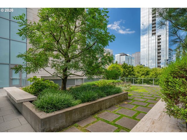 1001 Nw LOVEJOY St TH 802, Portland, OR 97209