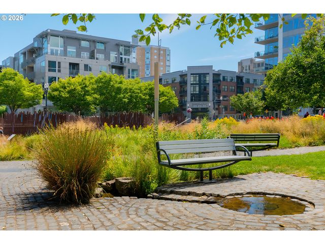 1001 Nw LOVEJOY St TH 802, Portland, OR 97209
