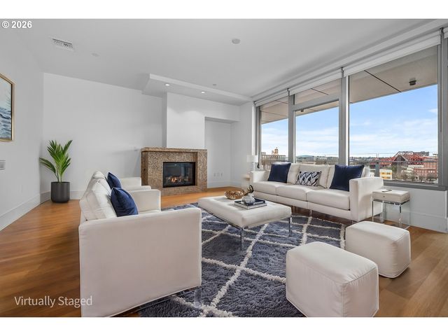 1001 Nw LOVEJOY St TH 802, Portland, OR 97209