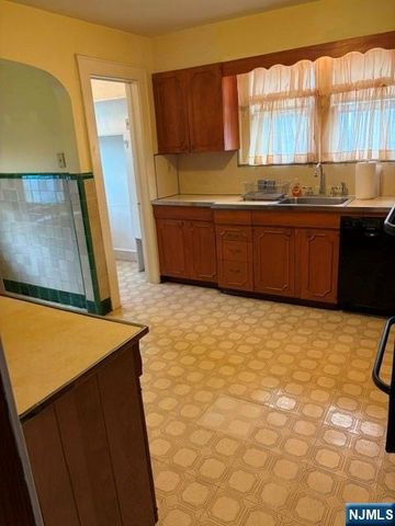 12 Ferncliff Road, Bloomfield, NJ 07003