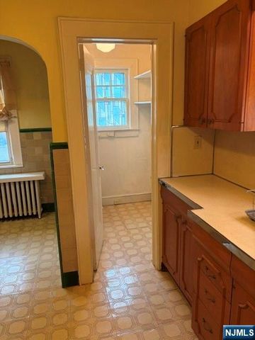 12 Ferncliff Road, Bloomfield, NJ 07003