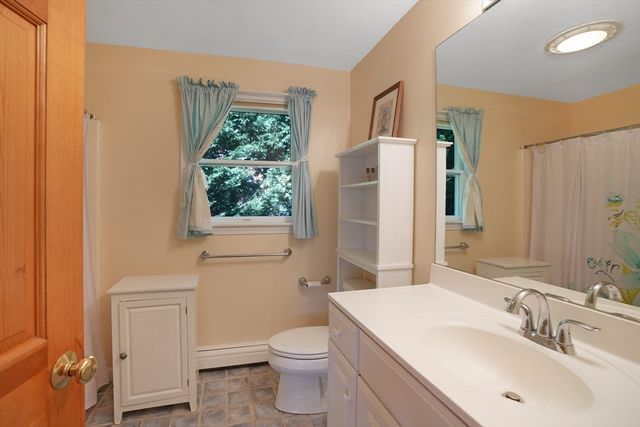 22 Old Lighthouse Road, Tisbury, MA 02568