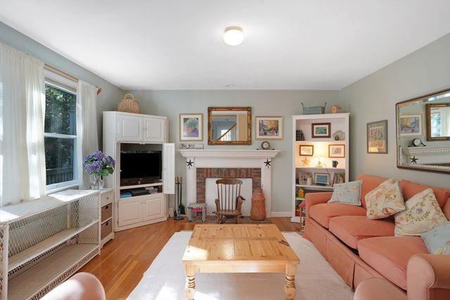 22 Old Lighthouse Road, Tisbury, MA 02568