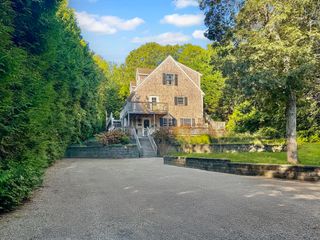 22 Old Lighthouse Road, Tisbury, MA 02568