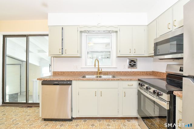 90 Mary Ellen Drive, Milford, CT 06460