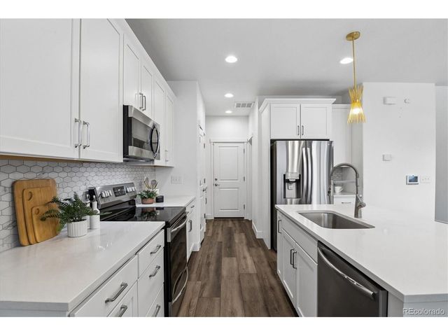 9752 Ash Ln, Thornton, CO 80229