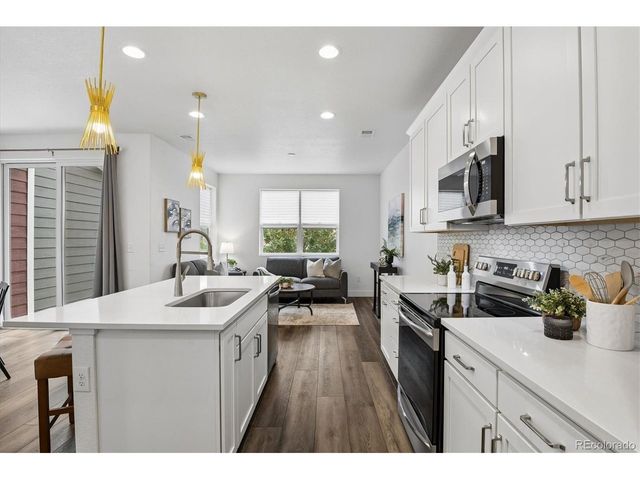 9752 Ash Ln, Thornton, CO 80229