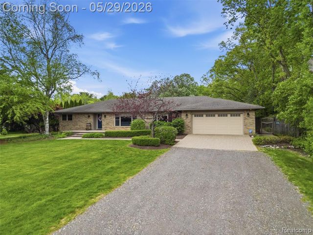 10839 9 Mile Road, Whitmore Lake, MI 48189