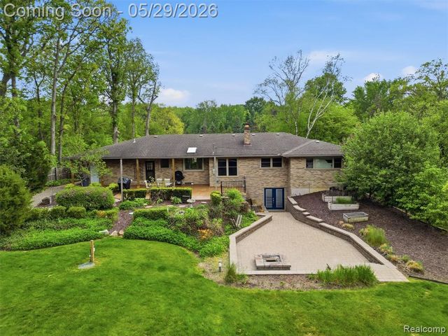 10839 9 Mile Road, Whitmore Lake, MI 48189