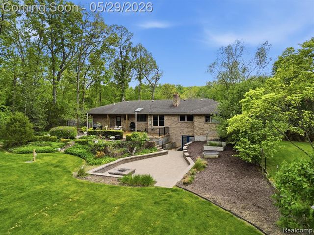 10839 9 Mile Road, Whitmore Lake, MI 48189