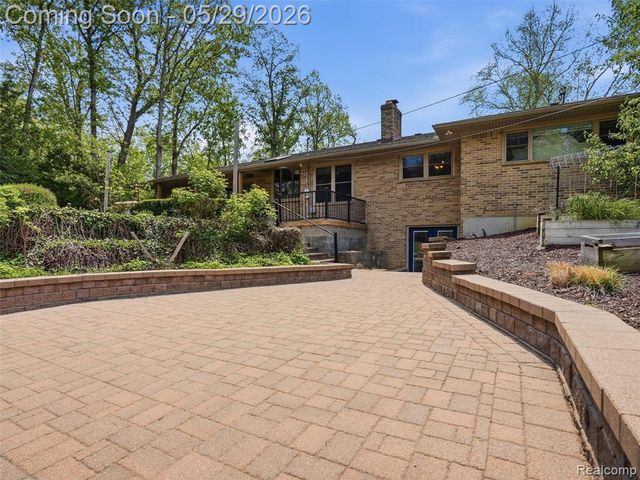10839 9 Mile Road, Whitmore Lake, MI 48189