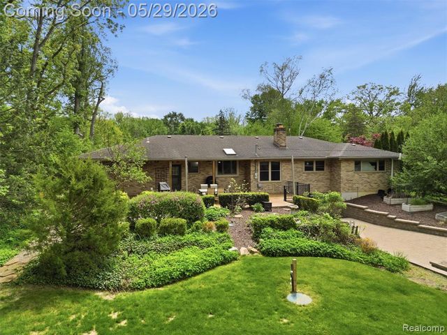 10839 9 Mile Road, Whitmore Lake, MI 48189
