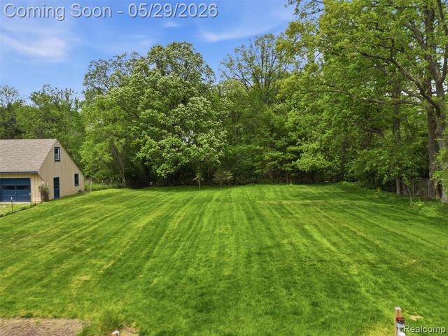 10839 9 Mile Road, Whitmore Lake, MI 48189