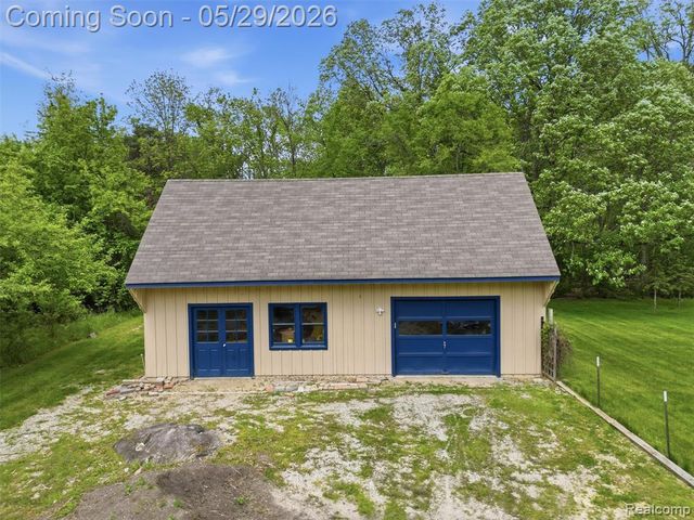 10839 9 Mile Road, Whitmore Lake, MI 48189