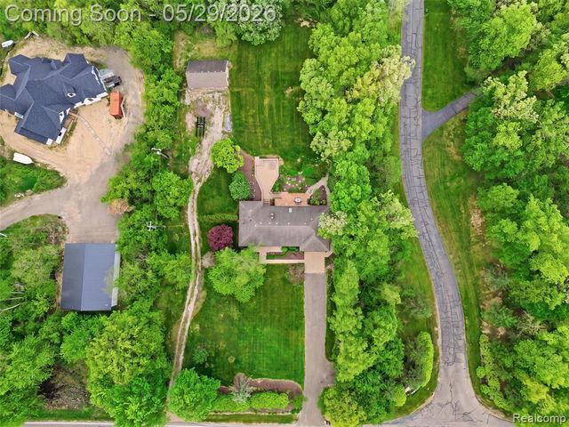 10839 9 Mile Road, Whitmore Lake, MI 48189