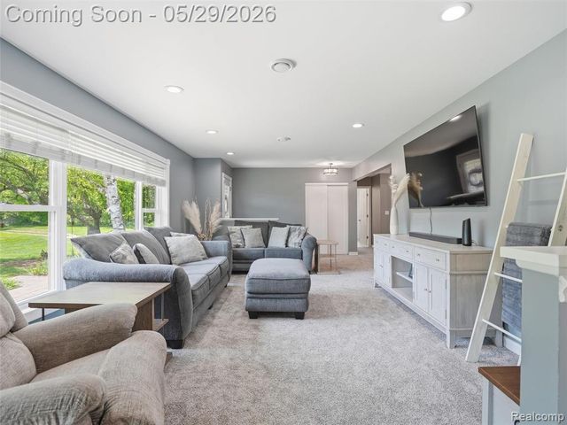 10839 9 Mile Road, Whitmore Lake, MI 48189