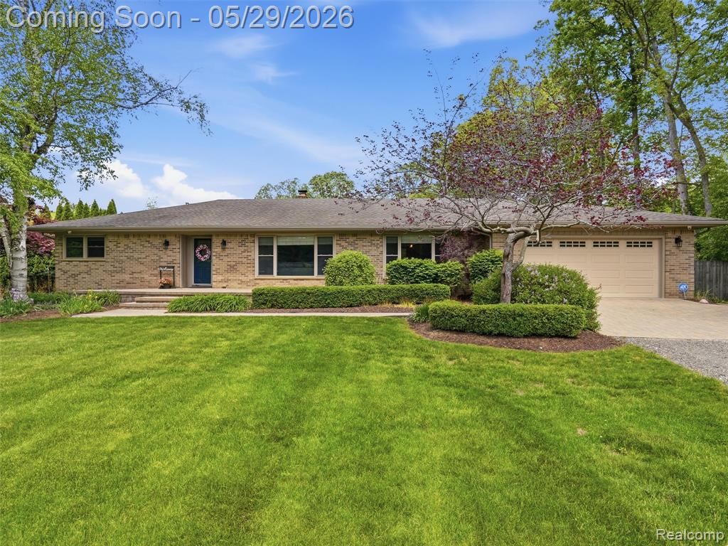 10839 9 Mile Road, Whitmore Lake, MI 48189