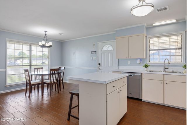 1608 E B North Street, Rayne, LA 70578