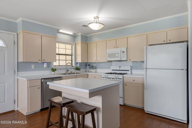 1608 E B North Street, Rayne, LA 70578